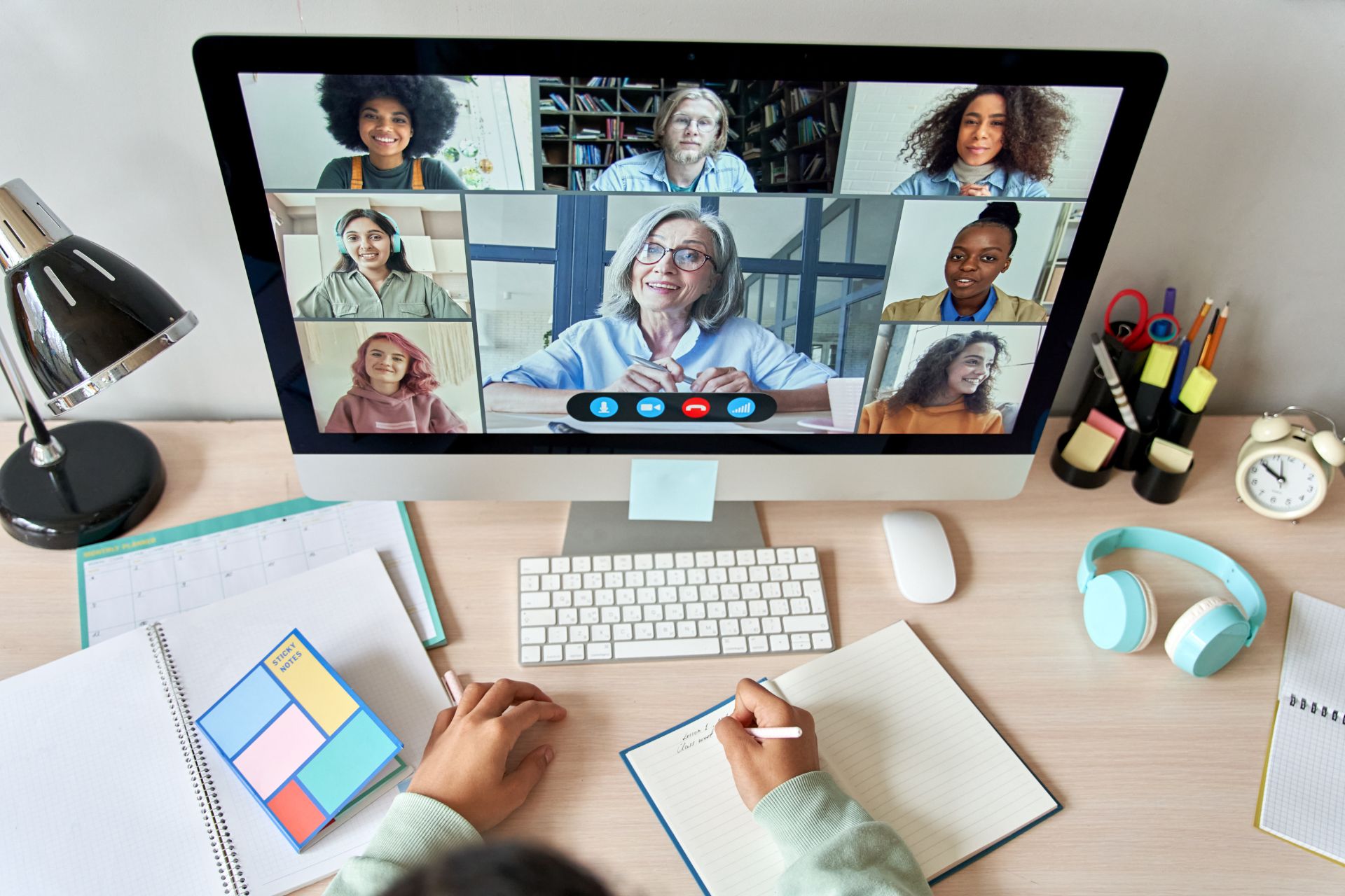 How to Build a Strong Social Media Community